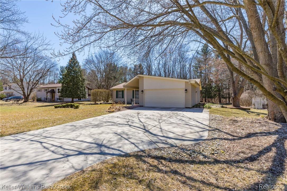 3268 Spring Meadow Drive Rochester, MI 48306 - Photo 4 of 35 3268 Spring Meadow Dr-3.jpg