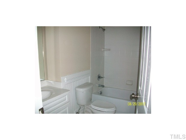 12520 Angel Falls Road Raleigh, NC 27614 - Photo 20 of 23 Bathroom