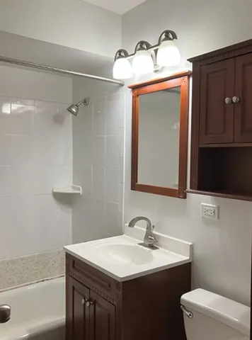 $1,700 | 327 Wisconsin Avenue, Unit 5A, Oak Park, IL 60302