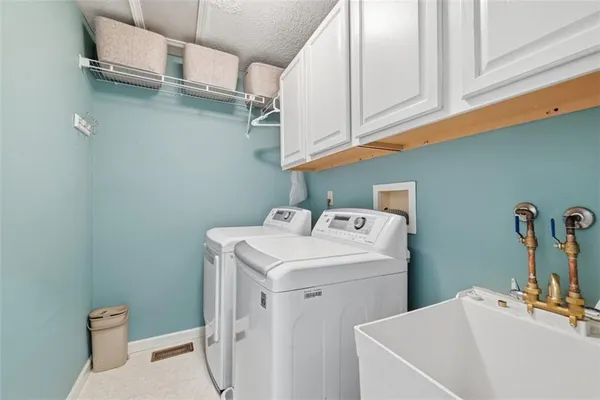 $619,900 | 420 Timberlake Drive, Venetia, PA 15367
