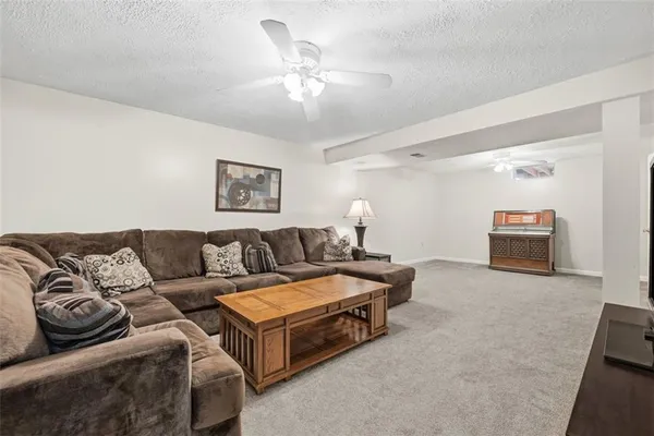 $619,900 | 420 Timberlake Drive, Venetia, PA 15367
