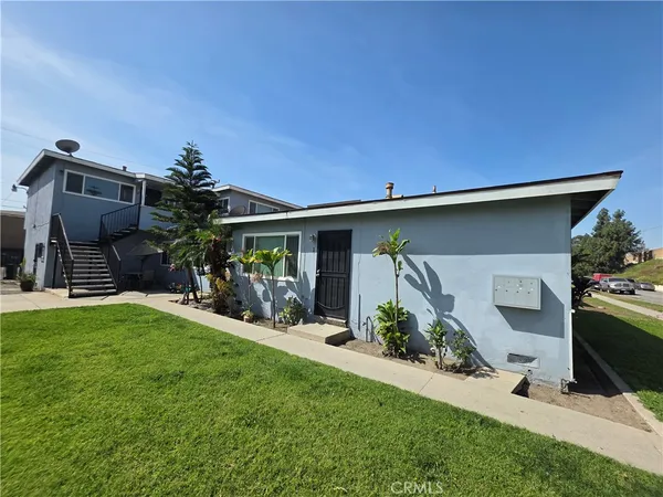 $1,895 | 3400 East 67th Street, Unit 3, Long Beach, CA 90805