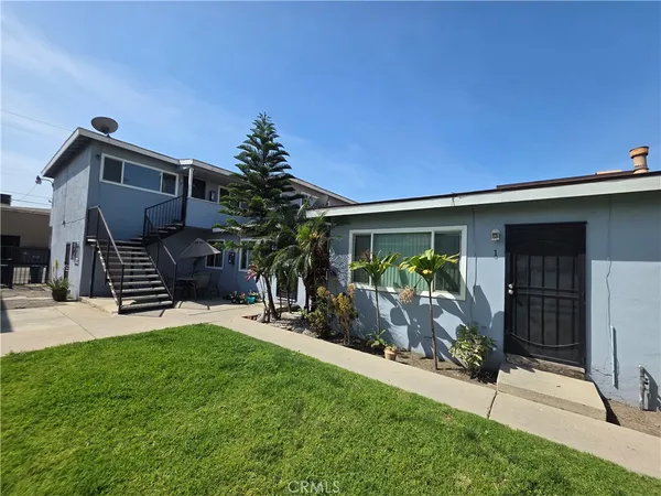 $1,895 | 3400 East 67th Street, Unit 3, Long Beach, CA 90805