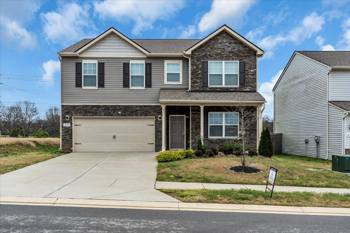 1846 Radnor Road Lebanon, TN 37087 - Photo 3 of 59 a front view of a house with garden