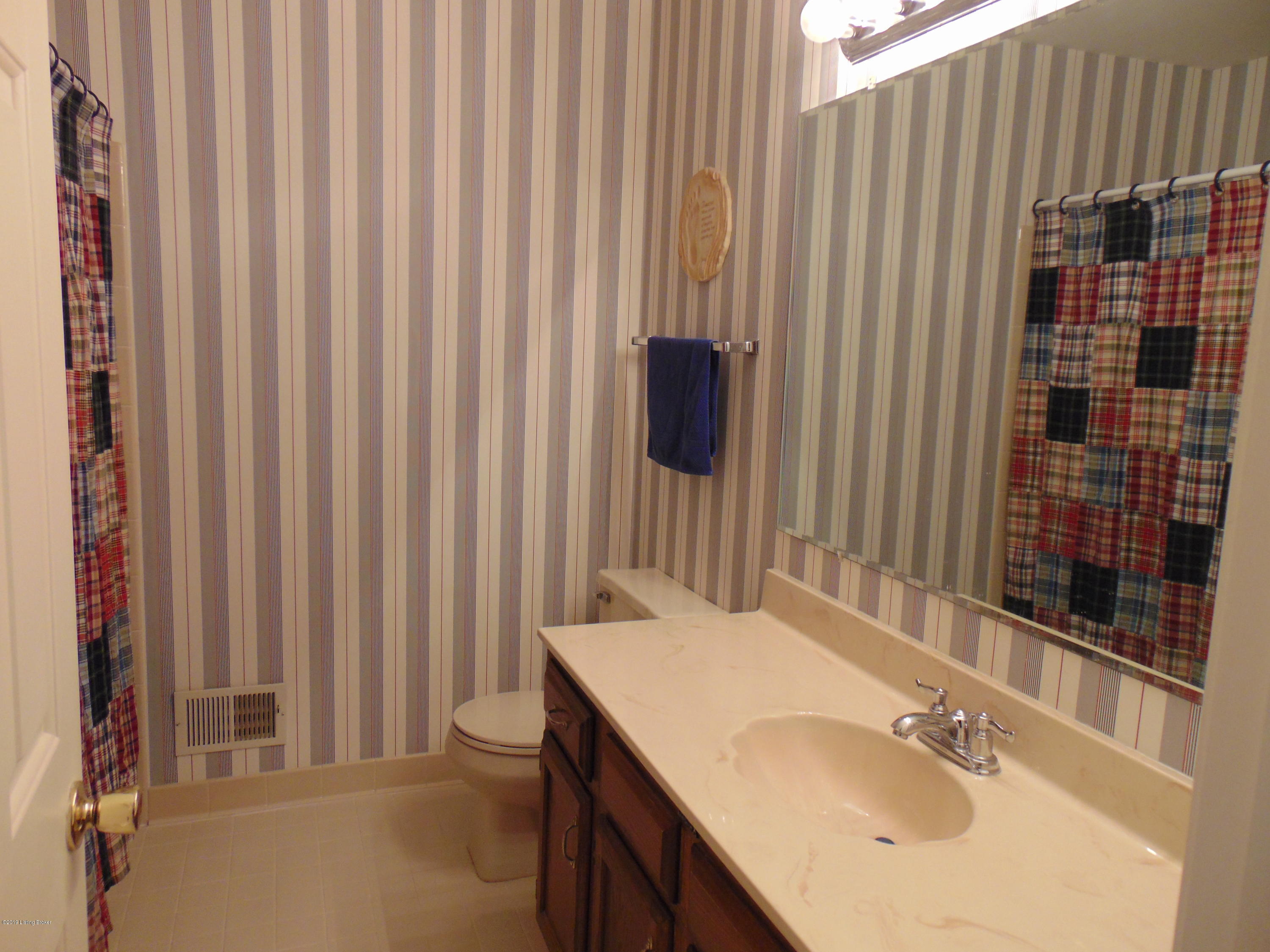 8212 Lacevine Road Louisville, KY 40220 - Photo 32 of 59 DSC00834
