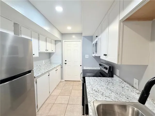 $1,450 | 6320 Riverside Drive, Unit 233, Metairie, LA 70003