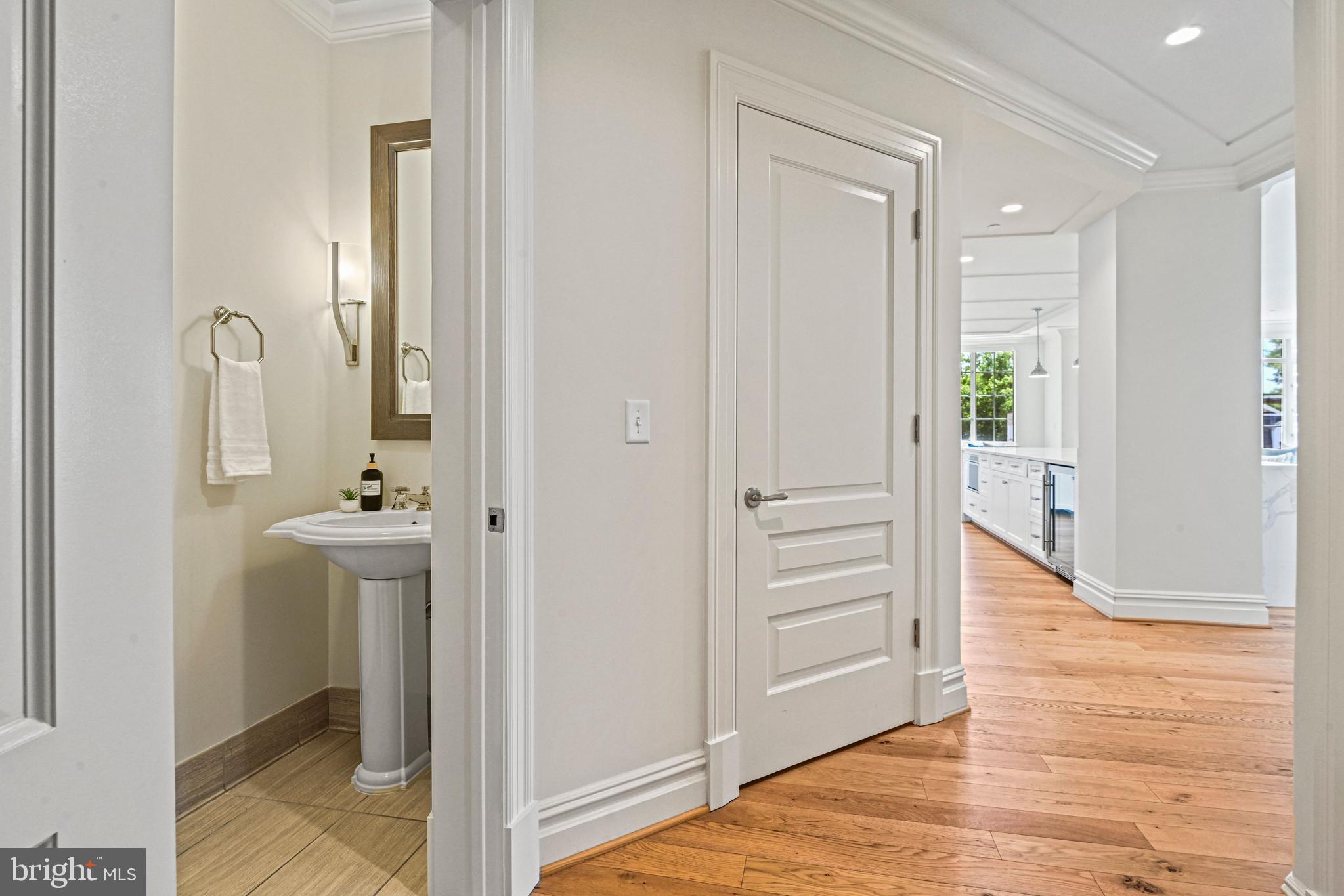 6900 Fleetwood Road, Unit 318 McLean, VA 22101 - Photo 17 of 61 Powder Room