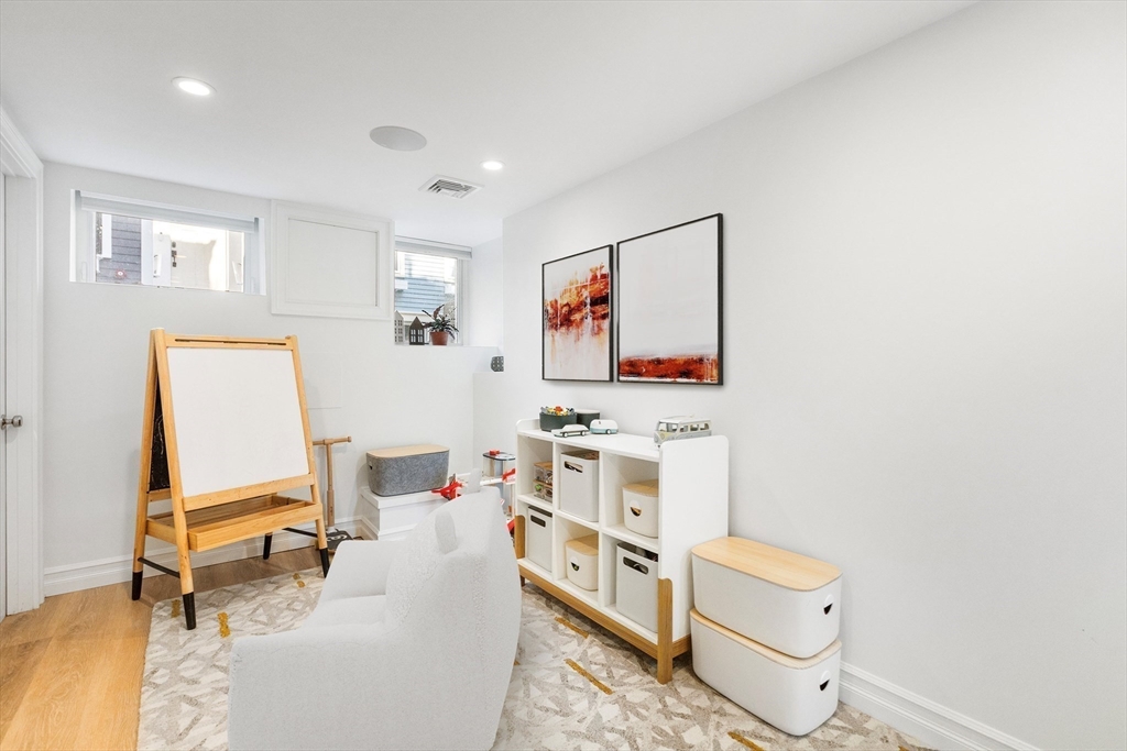 8 Hancock Street Boston, MA 02129 - Photo 23 of 32