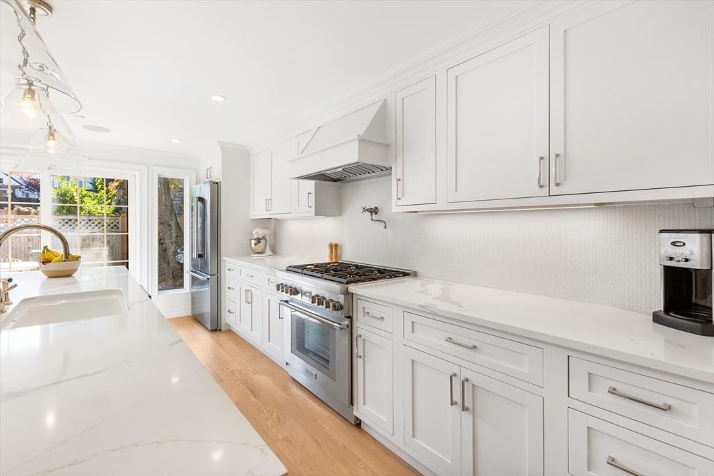 8 Hancock Street Boston, MA 02129 - Photo 3 of 32