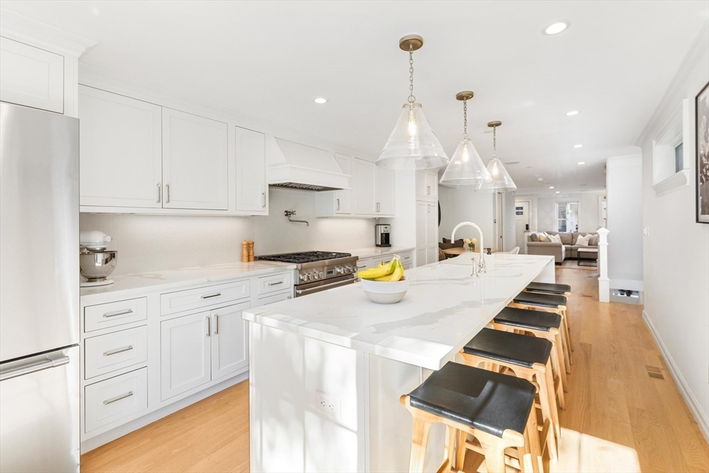 8 Hancock Street Boston, MA 02129 - Photo 4 of 32