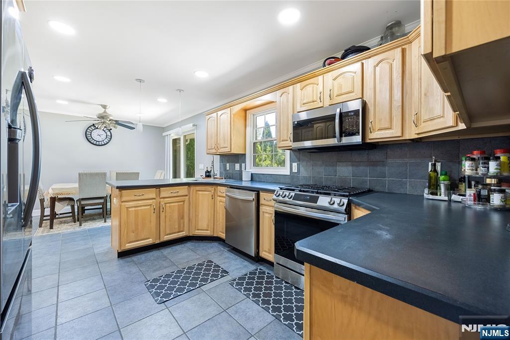 361 Walthery Avenue Ridgewood, NJ 07450 - Photo 13 of 28