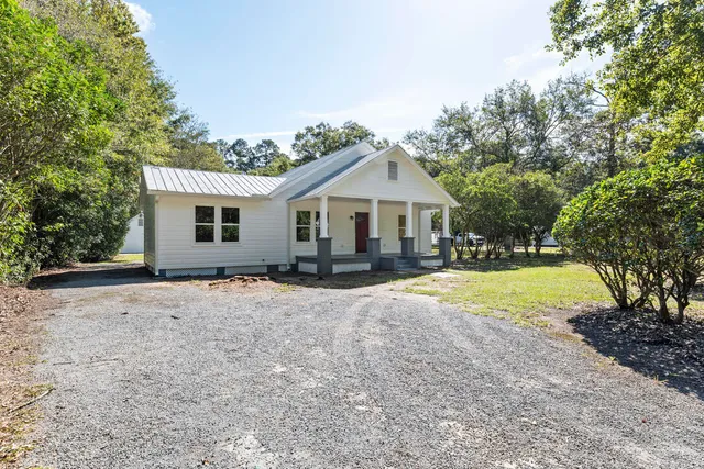 $425,000 | 136 West Street, Moncks Corner, SC 29461