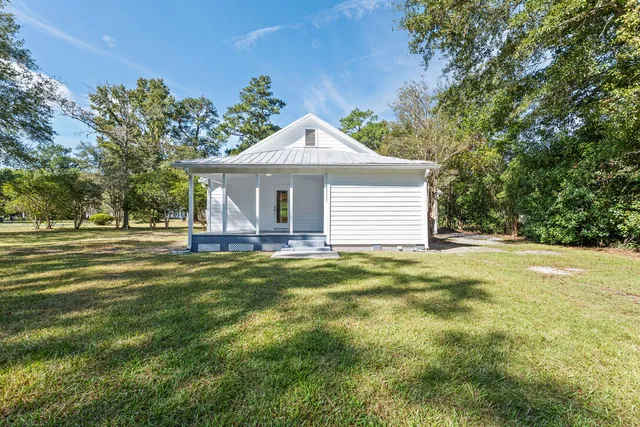 $425,000 | 136 West Street, Moncks Corner, SC 29461