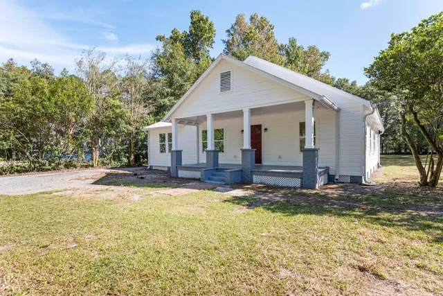 $425,000 | 136 West Street, Moncks Corner, SC 29461