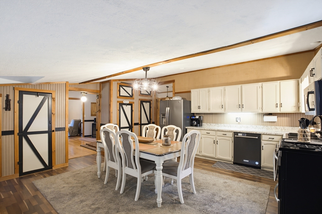 4 Cheney Street Blackstone, MA 01504 - Photo 5 of 21