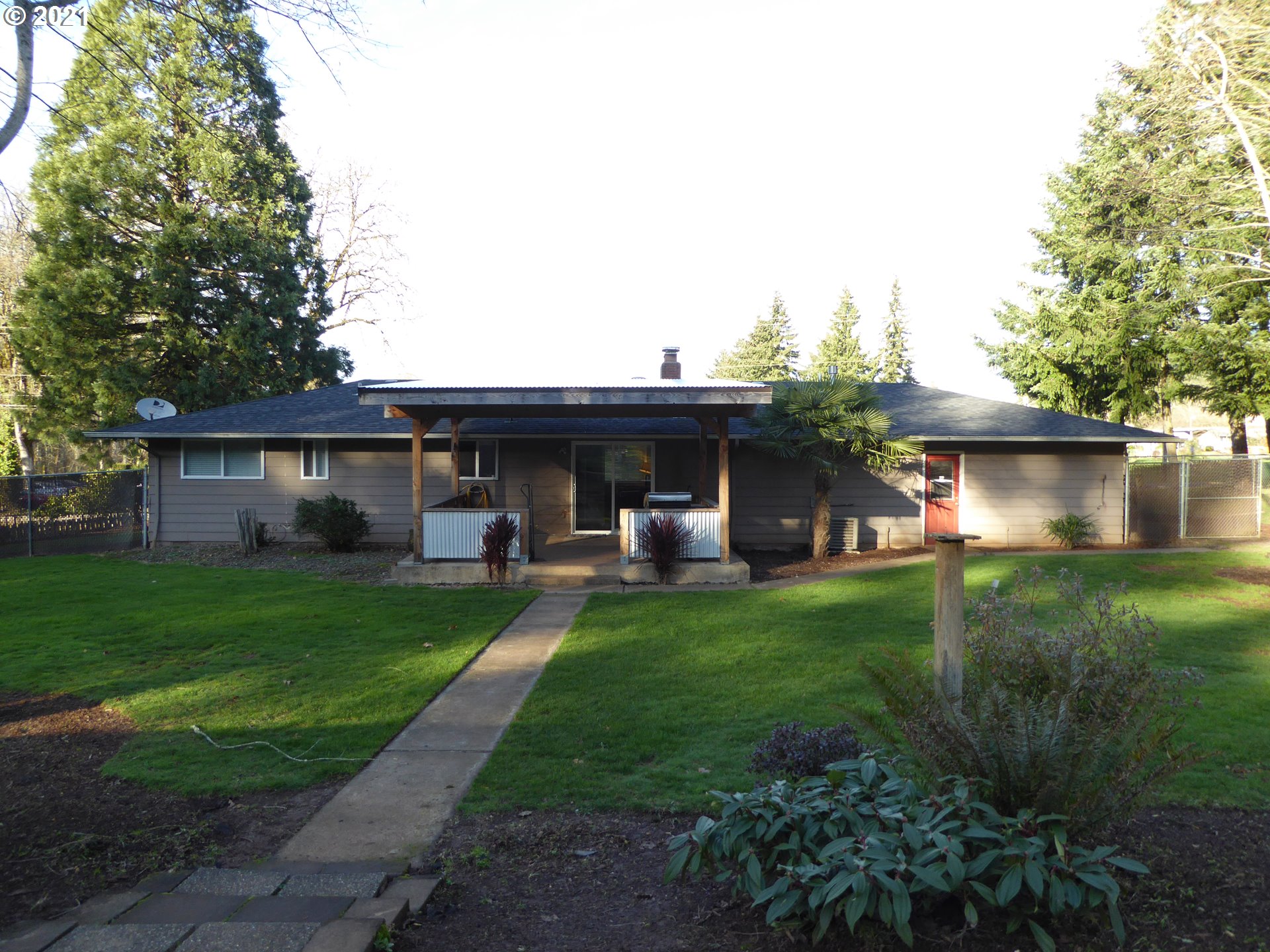 14740 South Henrici Road Oregon City, OR 97045 - Photo 5 of 11 Gallery Image 5