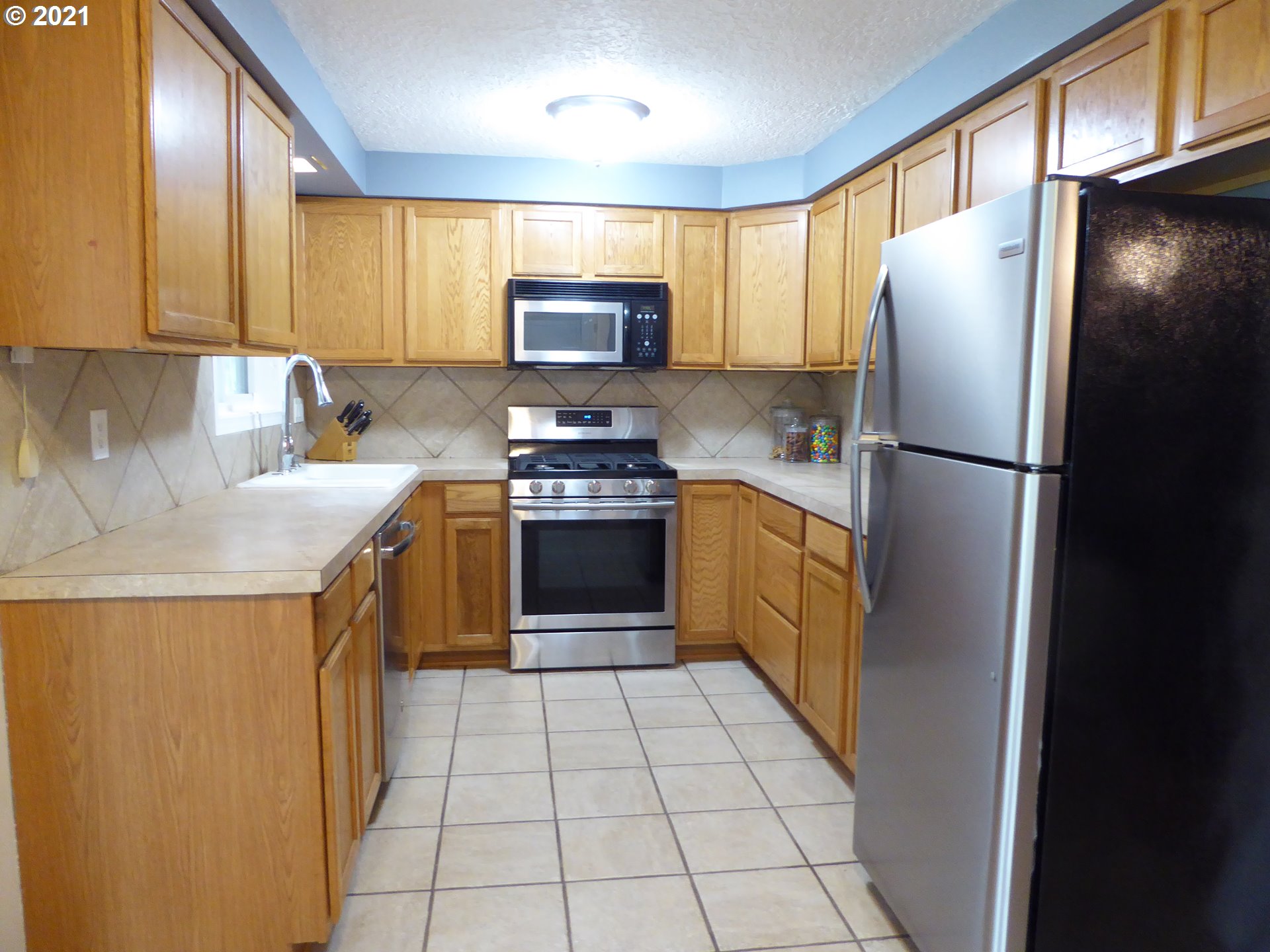 14740 South Henrici Road Oregon City, OR 97045 - Photo 8 of 11 Gallery Image 8