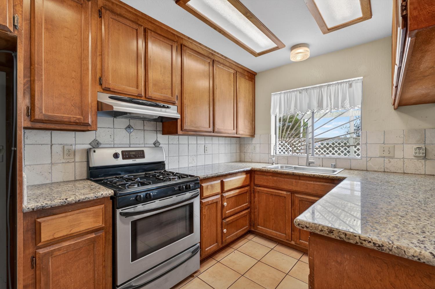 3940 Pineoakyo Court Rescue, CA 95672 - Photo 12 of 44