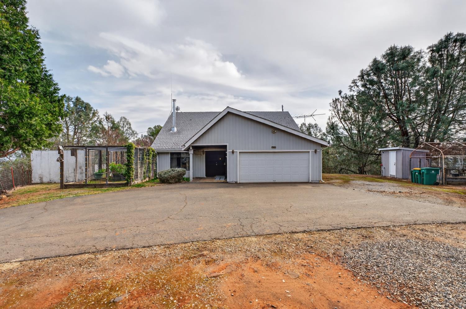 3940 Pineoakyo Court Rescue, CA 95672 - Photo 2 of 44