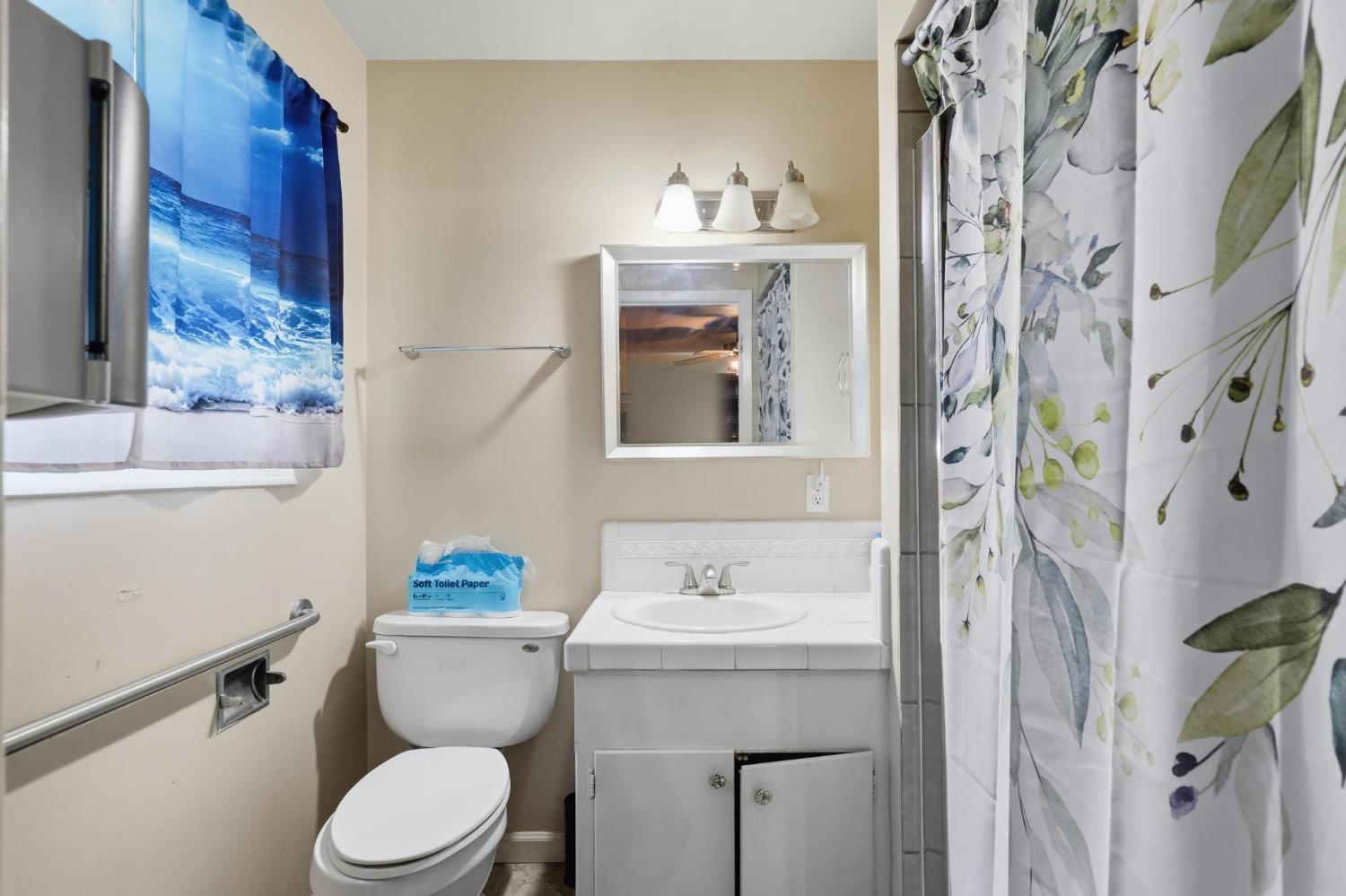 920 Bogue Road Yuba City, CA 95991 - Photo 20 of 26 Master bathroom