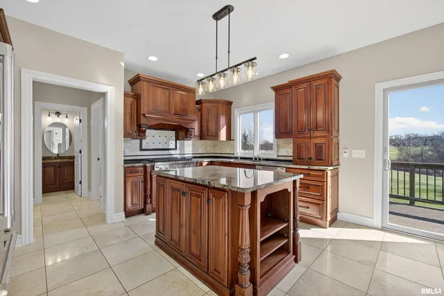 $710,000 | 9 Cobblestone Lane, Le Claire, IA 52753