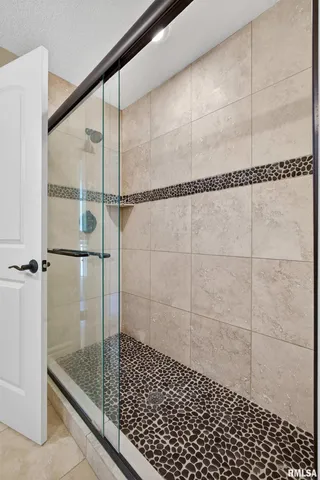 $710,000 | 9 Cobblestone Lane, Le Claire, IA 52753