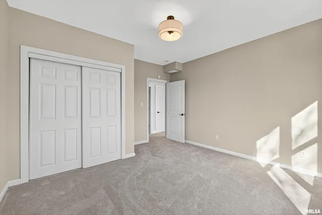 $710,000 | 9 Cobblestone Lane, Le Claire, IA 52753