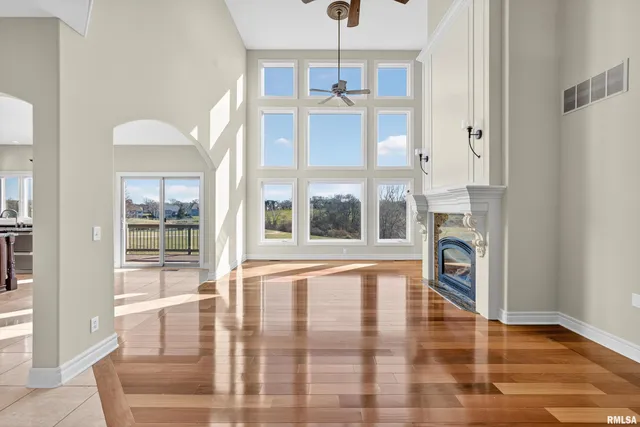 $710,000 | 9 Cobblestone Lane, Le Claire, IA 52753