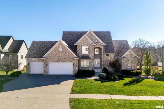 $710,000 | 9 Cobblestone Lane, Le Claire, IA 52753