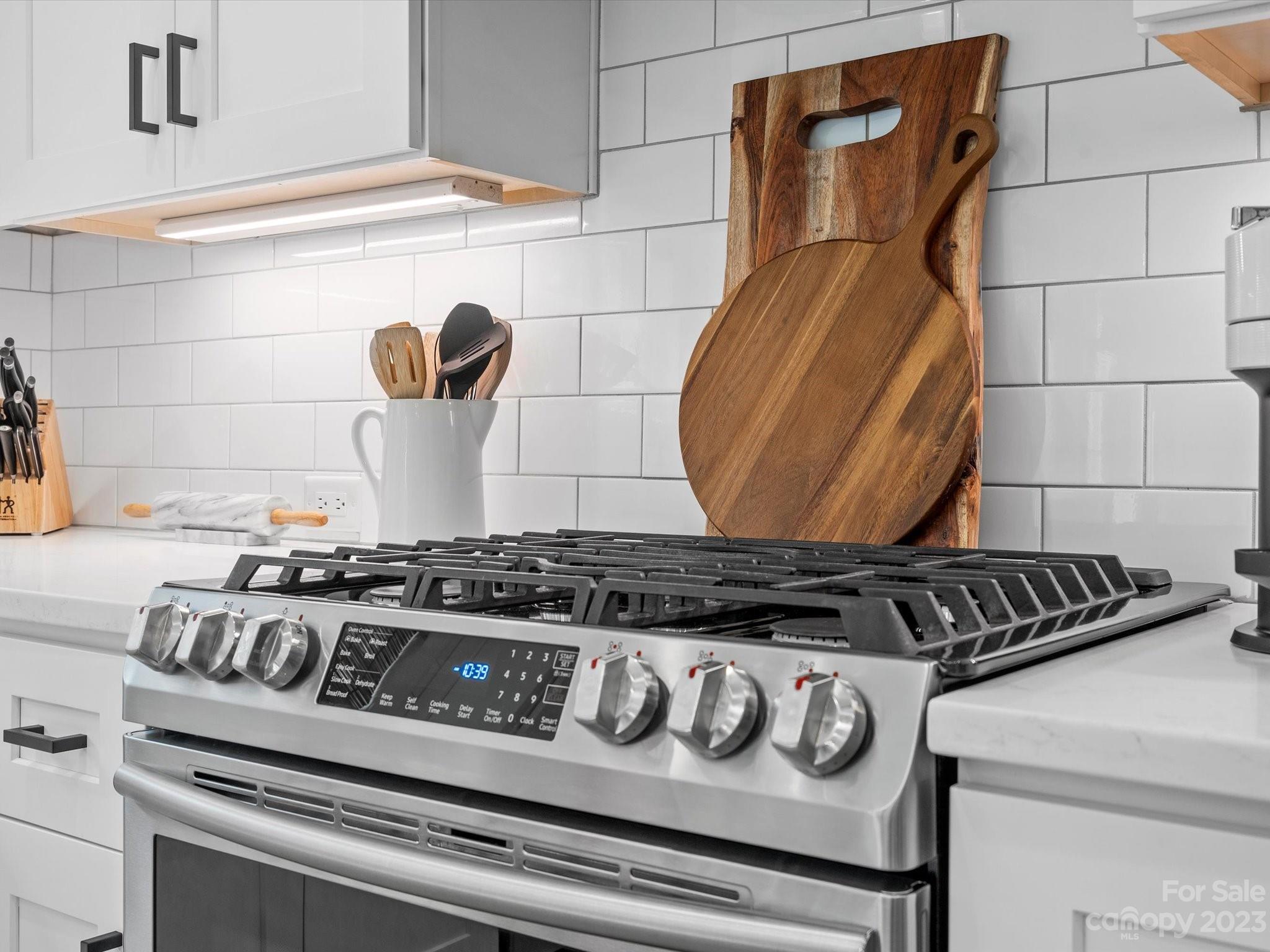 815 Circle Trace Road Monroe, NC 28110 - Photo 19 of 48 a close view of a stove