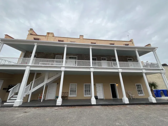 $2,200 | 126 Alexander Street, Unit E, Charleston, SC 29403