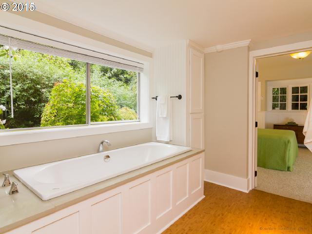 2772 Southwest Talbot Road Portland, OR 97201 - Photo 11 of 16 Gallery Image 11