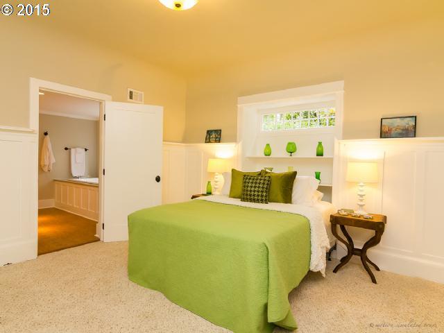 2772 Southwest Talbot Road Portland, OR 97201 - Photo 10 of 16 Gallery Image 10