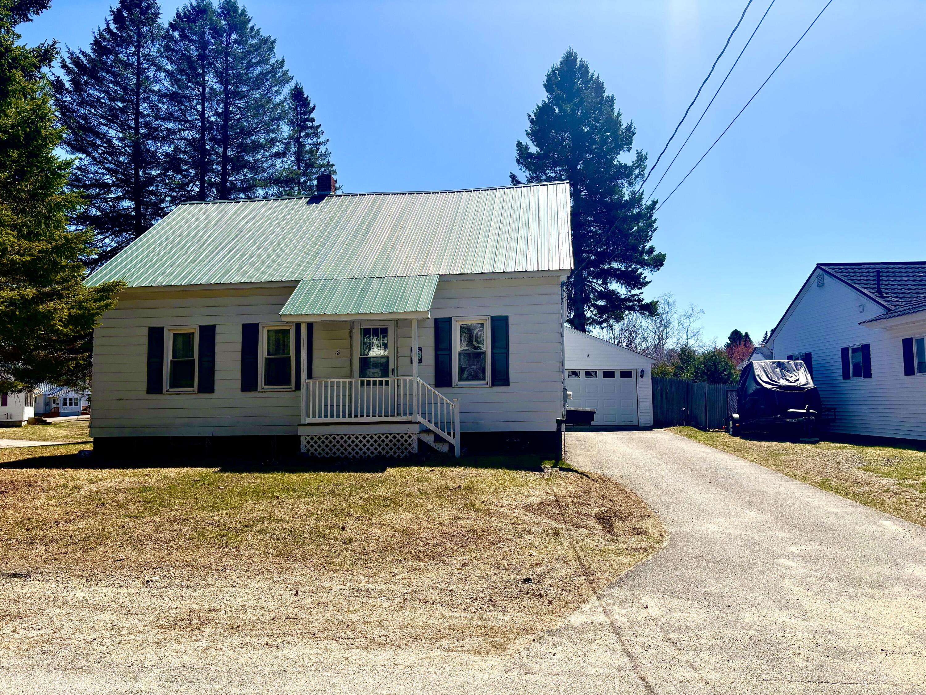 6 Winter Street Millinocket, ME 04462 - Photo 2 of 31 IMG_5928