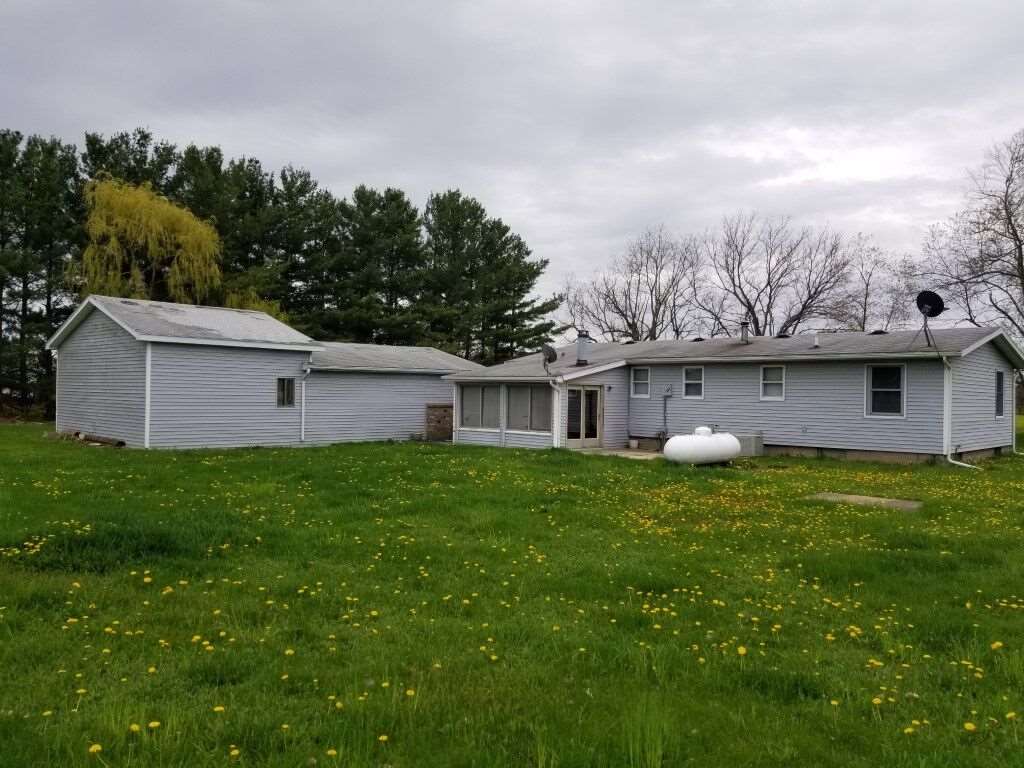 132 Pittsburg Road Owosso, MI 48867 - Photo 2 of 31 31379673-1.JPG