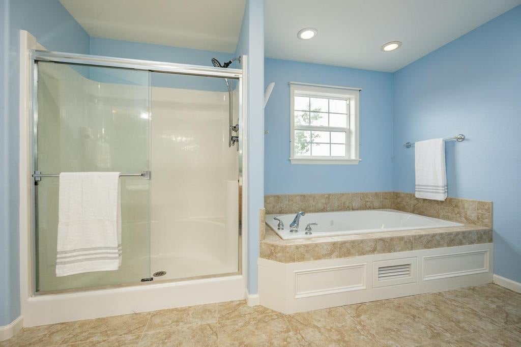 2470 Newcastle Road Marion, IA 52302 - Photo 32 of 51 Gallery Image 32