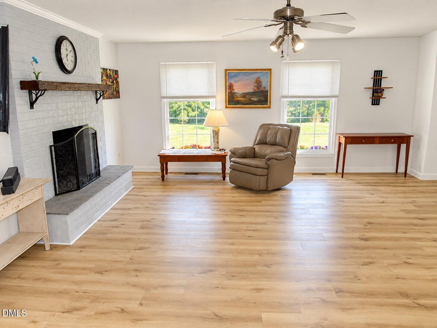 1565 Spring Valley Lake Road Henderson, NC 27537 - Photo 4 of 37 Living room
