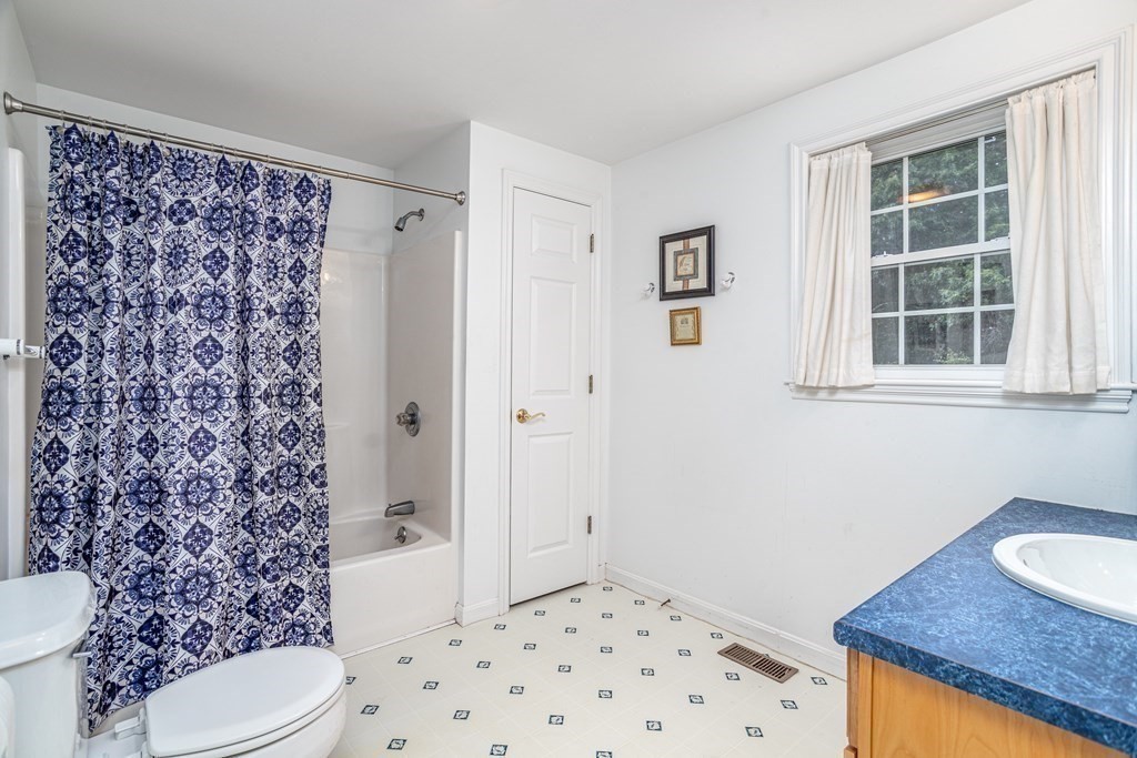 5 Castlegate Way, Unit 5 Nashua, NH 03063 - Photo 24 of 31