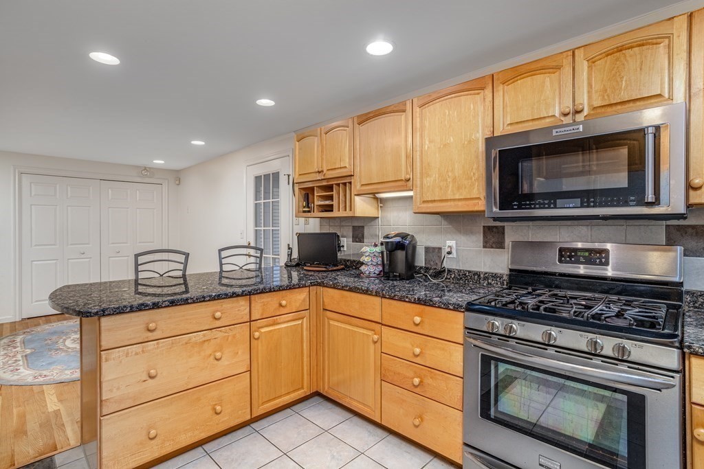 5 Castlegate Way, Unit 5 Nashua, NH 03063 - Photo 5 of 31