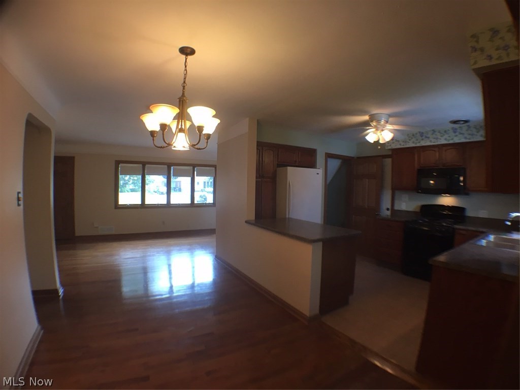 1160 Blanchester Road Lyndhurst, OH 44124 - Photo 3 of 19