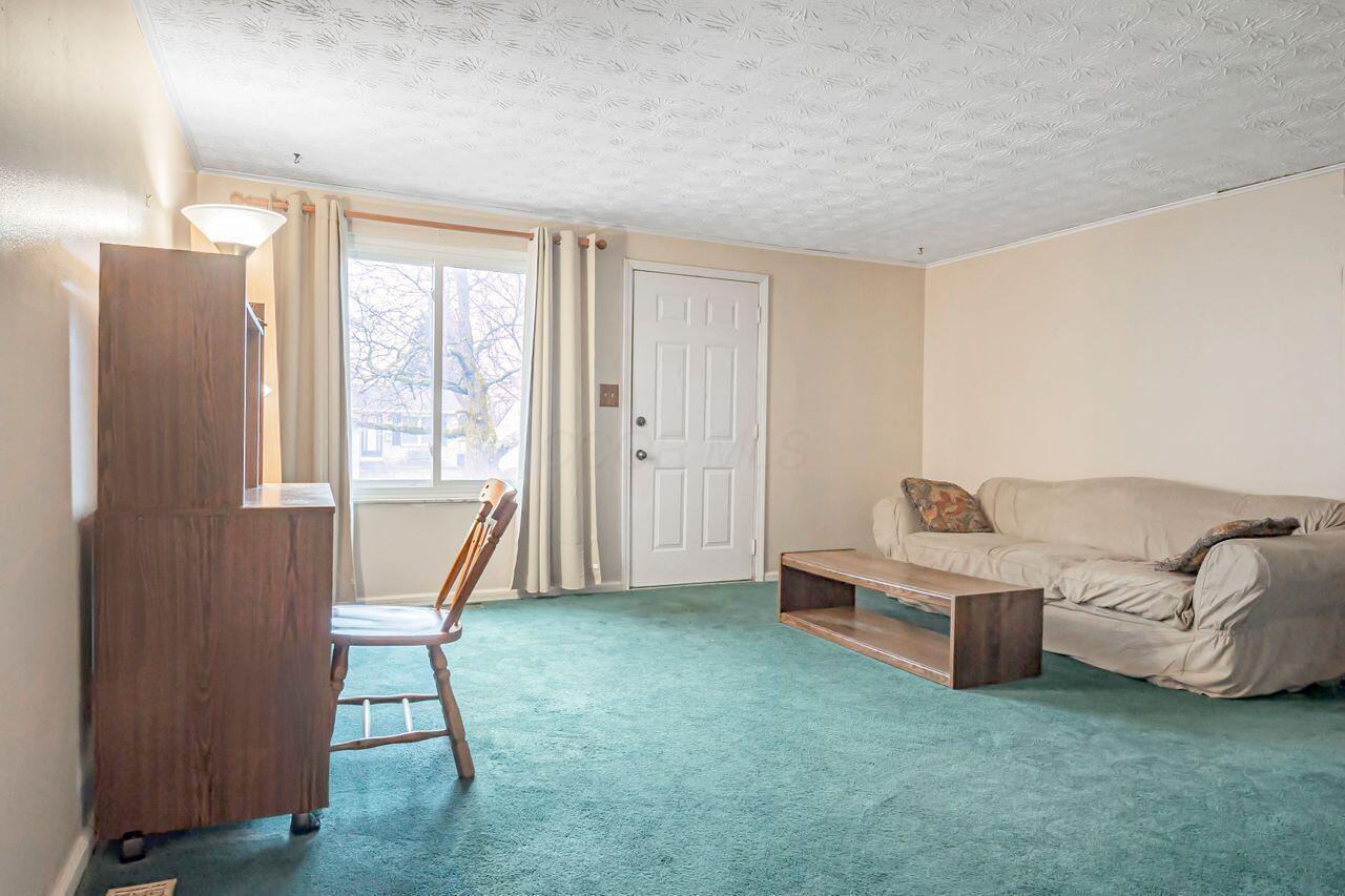 825 Eliots Oak Road Columbus, OH 43228 - Photo 5 of 29 LR
