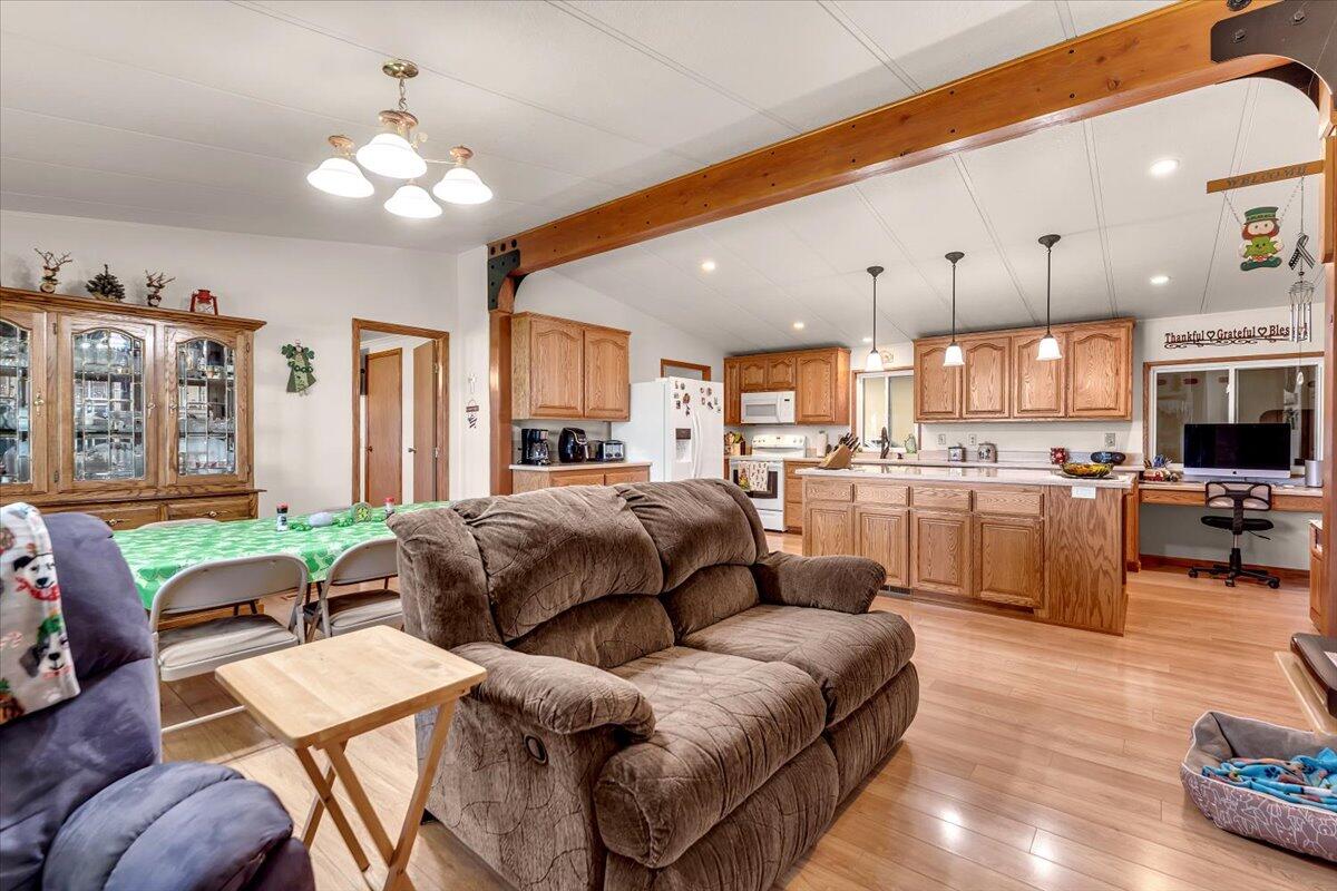 3307 Tarmac Road Redding, CA 96003 - Photo 11 of 76 Living Room