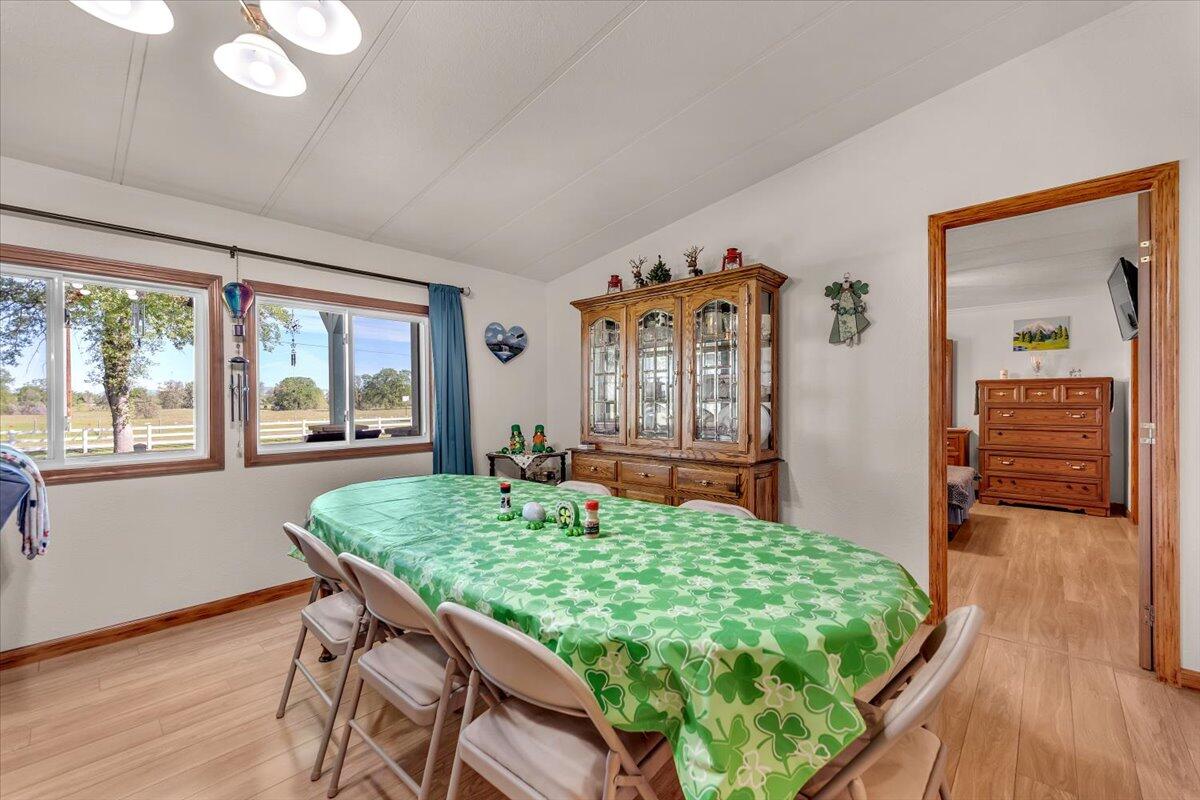 3307 Tarmac Road Redding, CA 96003 - Photo 12 of 76 Dining Area