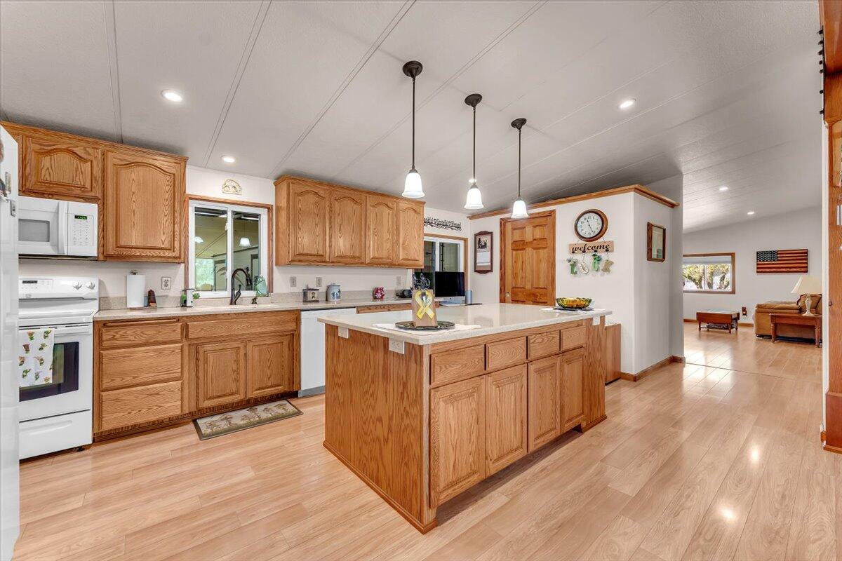 3307 Tarmac Road Redding, CA 96003 - Photo 13 of 76 Kitchen