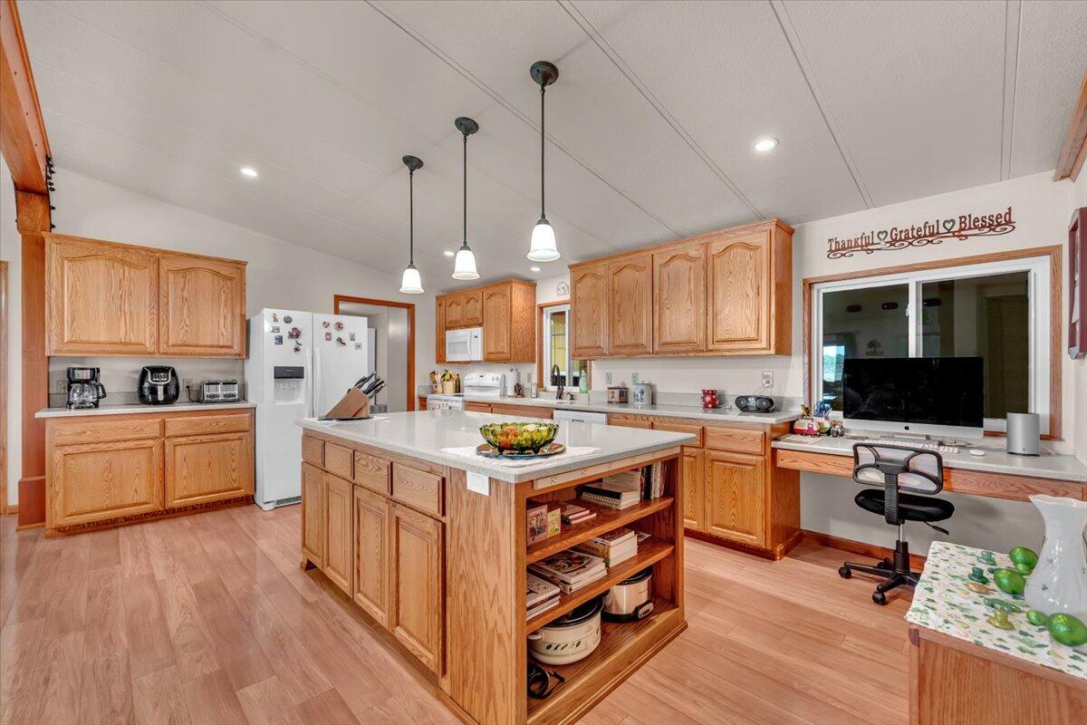 3307 Tarmac Road Redding, CA 96003 - Photo 15 of 76 Kitchen