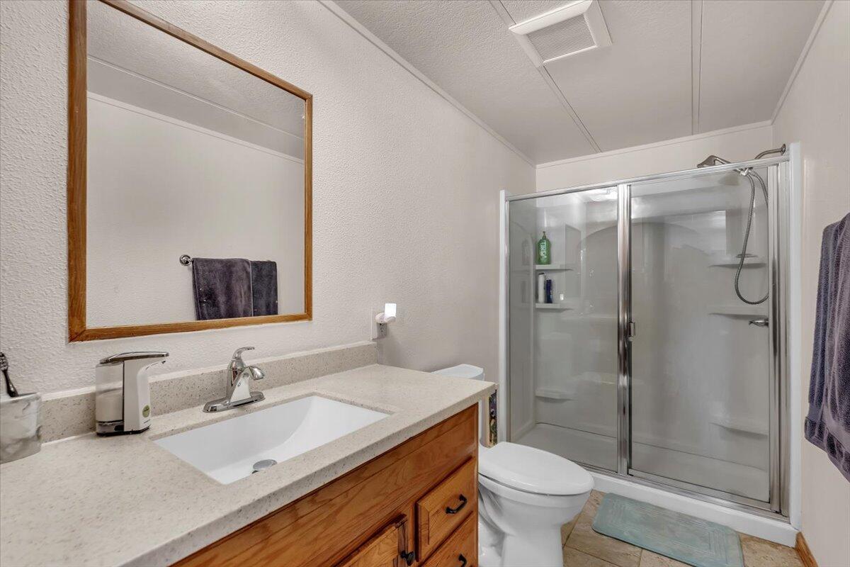 3307 Tarmac Road Redding, CA 96003 - Photo 20 of 76 Master Bath