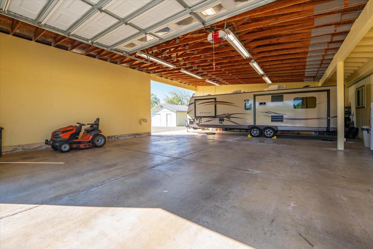 3307 Tarmac Road Redding, CA 96003 - Photo 32 of 76 Huge Garage!