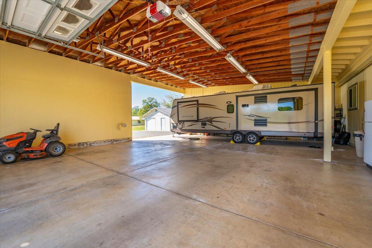 3307 Tarmac Road Redding, CA 96003 - Photo 33 of 76 Huge Garage!