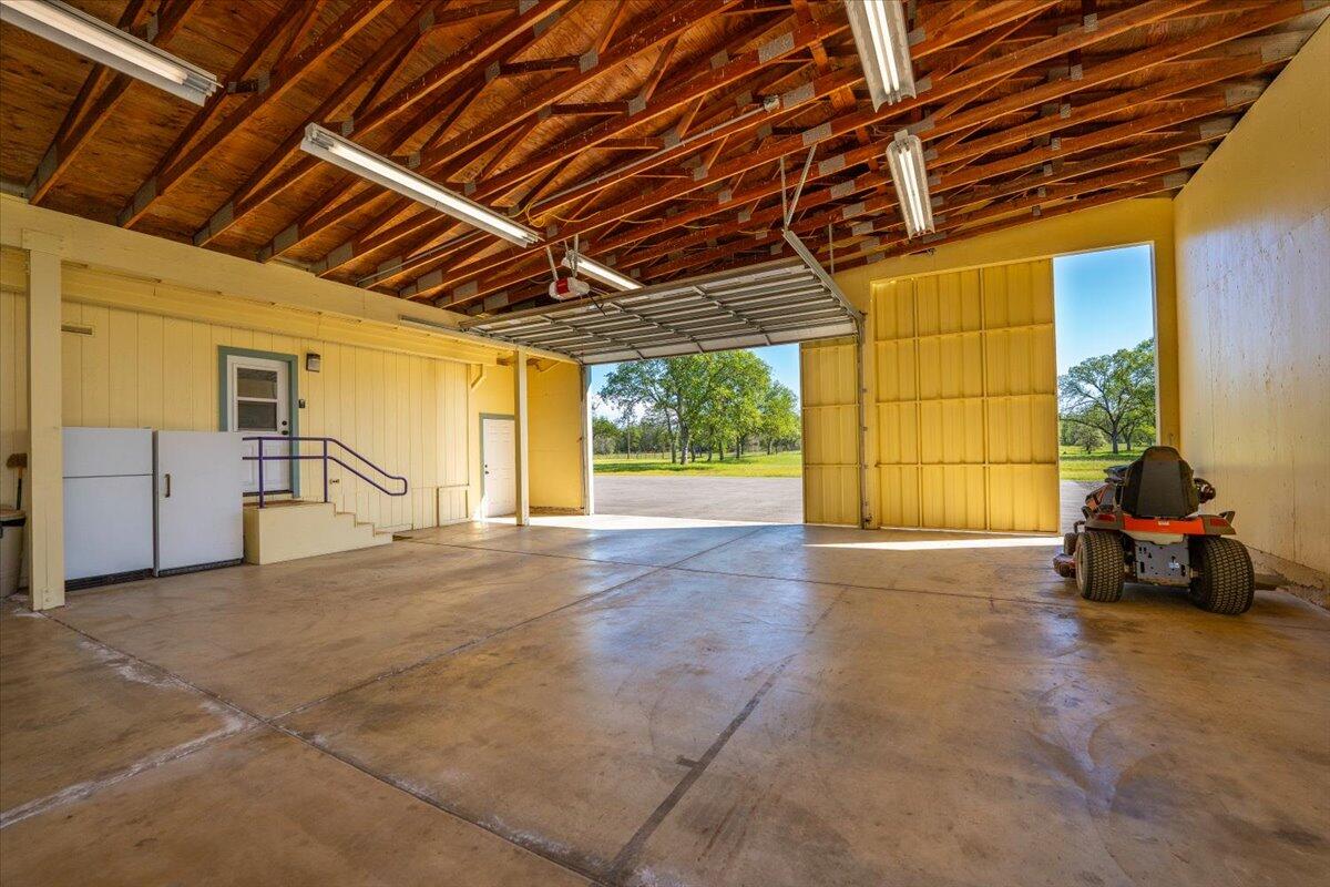 3307 Tarmac Road Redding, CA 96003 - Photo 35 of 76 Huge Garage!