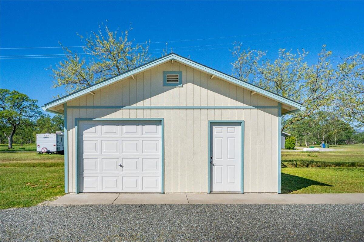 3307 Tarmac Road Redding, CA 96003 - Photo 40 of 76 Storage Building with Rollup